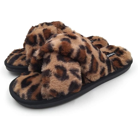 Fuzzy Leopard Slippers - Picture 1 of 2